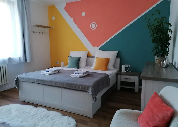 M-oase Colour Design I Citynah I Kueche I Netflix Lejlighed